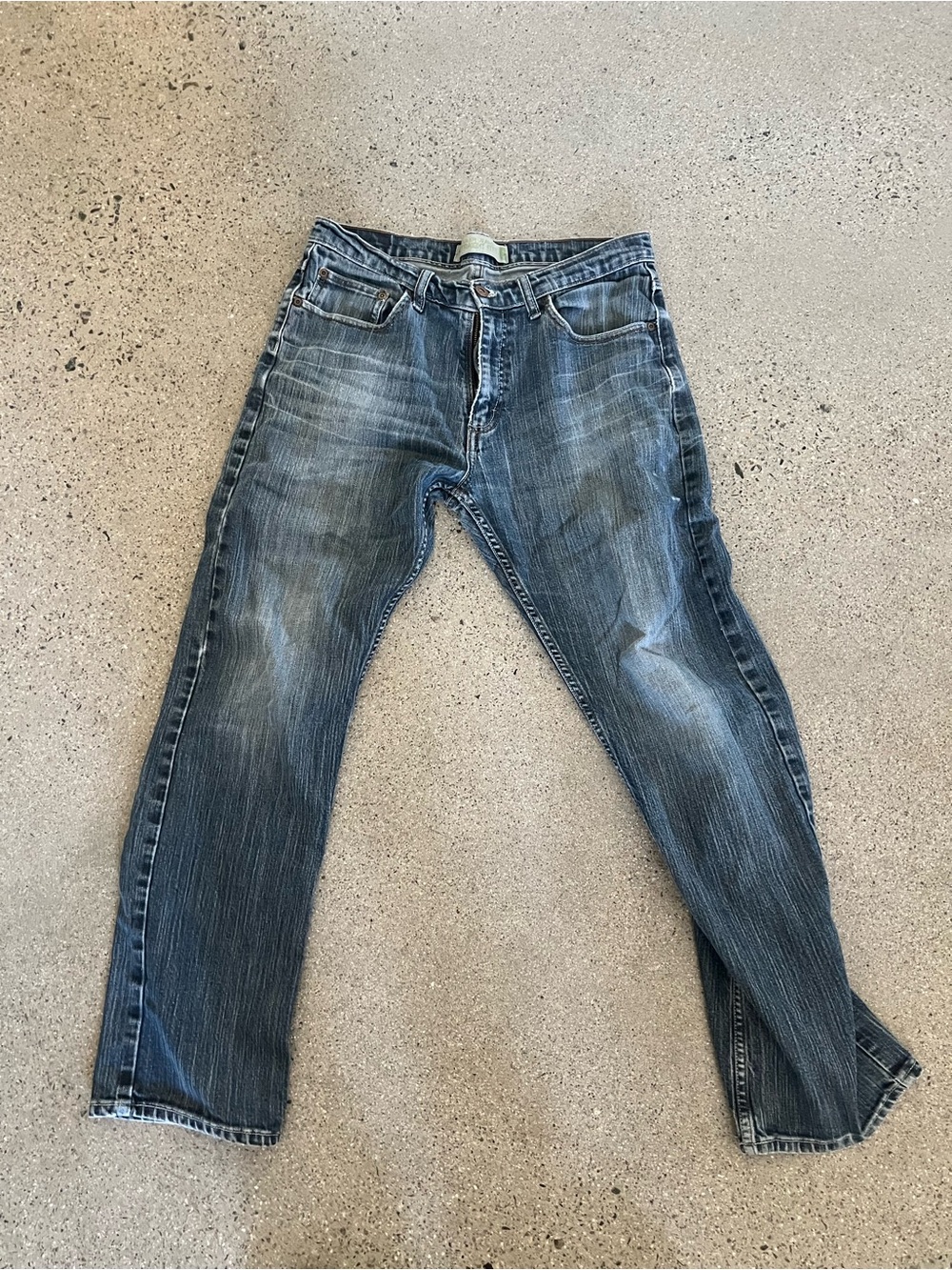 Wrangler Men's Faded Blue Straight Jeans